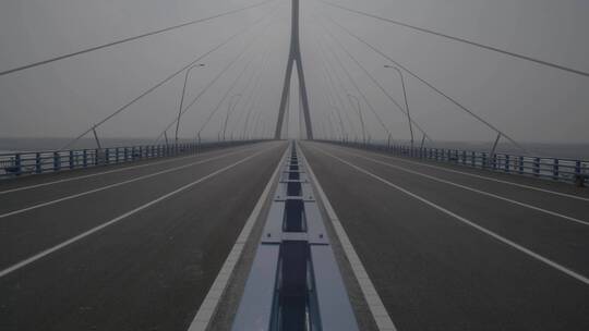 桥梁施工建设新长江大桥刚刚落成LOG视频素材模板下载