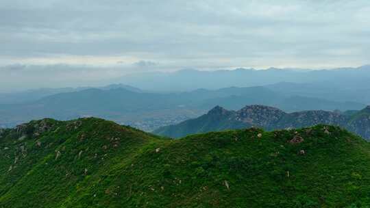 云雾山峰航拍山脉自然大山风景