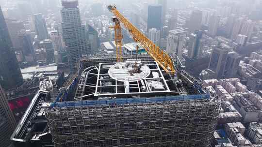 建筑施工雪景