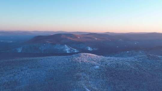 航拍大兴安岭黎明林海雪原