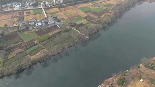 水边乡村风光航拍景象