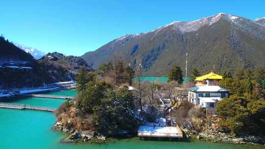 航拍西藏林芝巴松措景区雪山森林湖泊风光