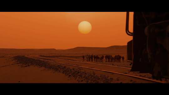 FPV无人机航拍火车行驶在沙漠中日出日落