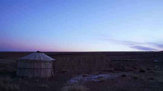晨光熹微下的蒙古包延时