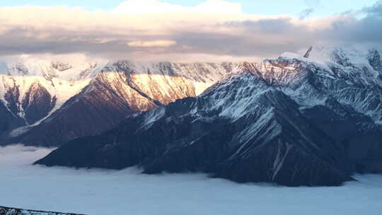 子梅垭口 贡嘎雪山 航拍 延时 日落