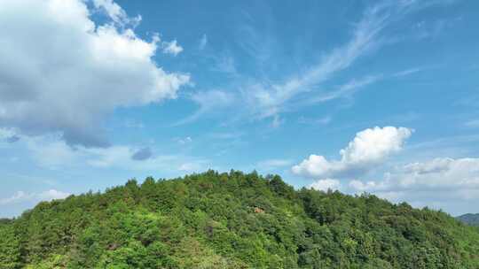 森林天空山峰蓝天白云