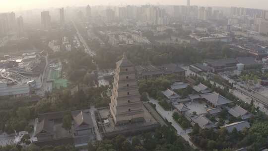 航拍视角下的西安大雁塔全景