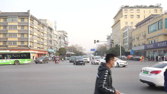 早高峰城市人流车流忙碌生活