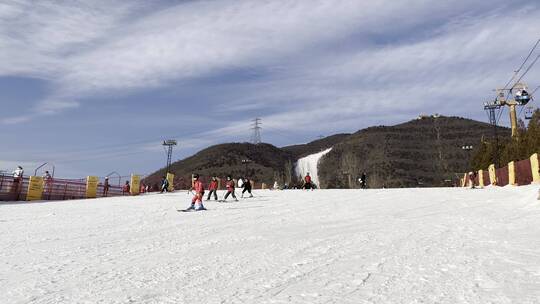 户外滑雪滑雪场滑雪运动滑雪的人视频素材模板下载