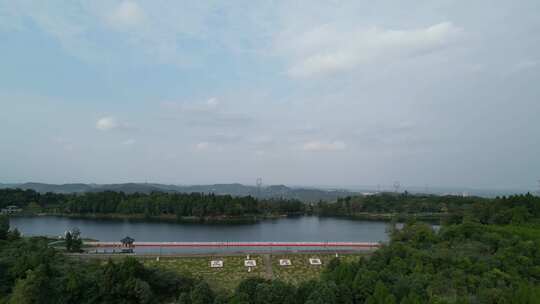 山野水库与天空