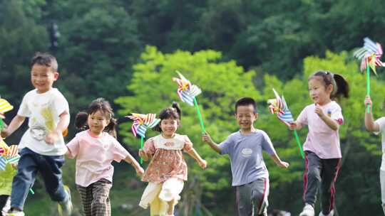 小孩草坪奔跑风车儿童节祖国未来城市宣传片视频素材模板下载