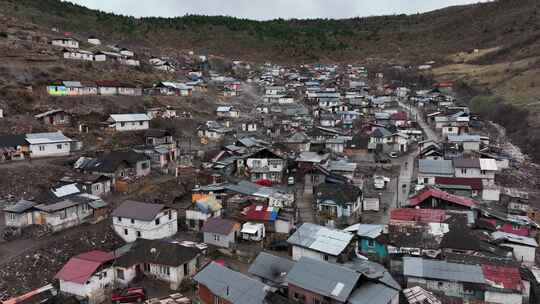 斯洛伐克Richnava村罗姆人定居点的鸟瞰图