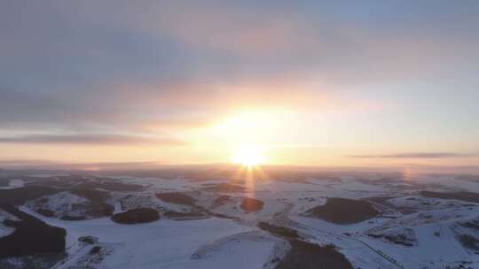 延时极寒低山丘陵雪原灿烂夕阳