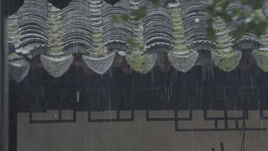 唯美屋檐雨滴  古建筑屋檐下雨  意境水滴