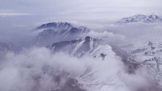 青海拉脊山雪山云雾航拍