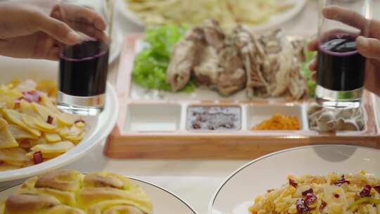 美食盛宴：传统美味与共饮时刻