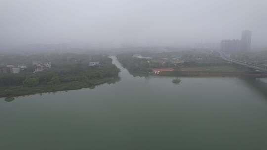 雨雾中的广东东江流域航拍