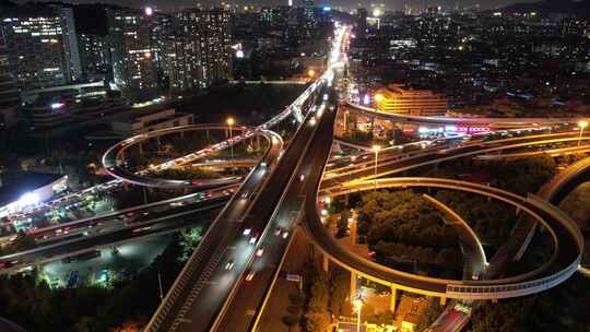 山东济南英雄山立交桥夜景车流航拍延时