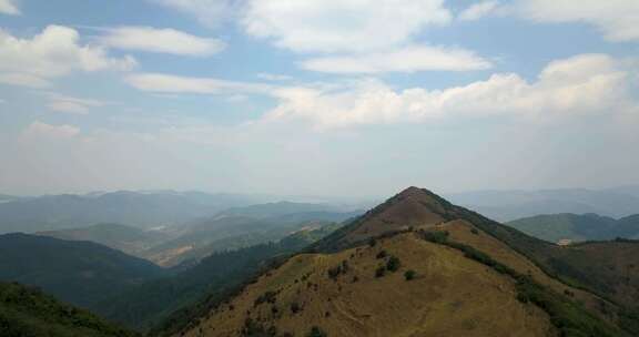 4K昆明谷堆山登山航拍01