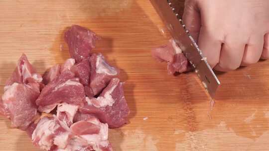 清洗切肉猪肉梅花肉五花肉切块厨师做饭