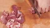 清洗切肉猪肉梅花肉五花肉切块厨师做饭高清在线视频素材下载
