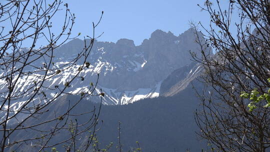 阿尔卑斯山脊天际线景观