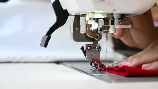服装工厂缝纫机缝布料视频素材模板下载