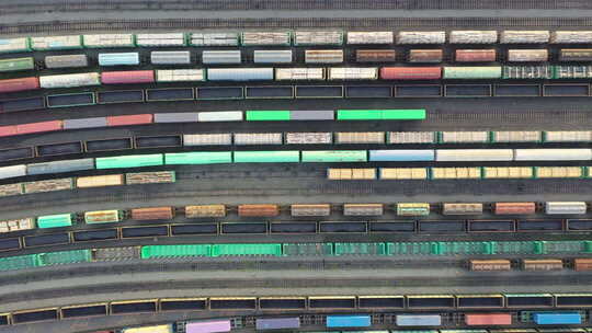 货运火车车厢俯拍画面