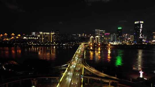 福州夜晚城市灯火辉煌的跨江大桥景象