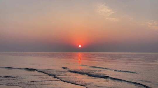 海边日出波浪美丽海岸线