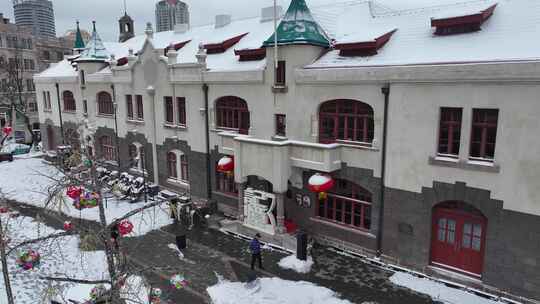 山东青岛老城区中山路栈桥上街里雪景