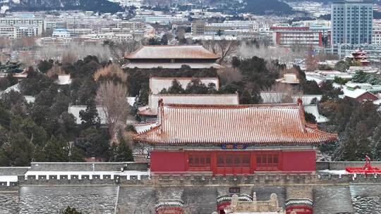 航拍岱庙雪景