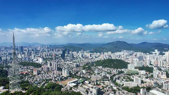 广东珠海城市蓝天白云天际线大景航拍