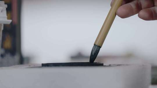 艺术家画家作画工笔画绘画技法水墨泼墨画笔