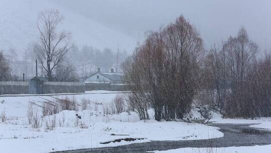 大兴安岭春季下雪时林场山村