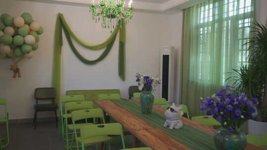 室内布置绿色主题活动场地