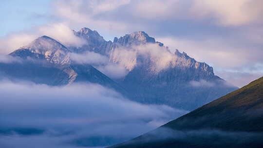 8K200mm年宝玉则日出云海雪山