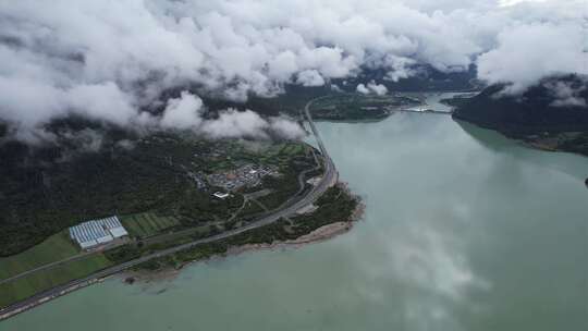 高速公路 湖泊 山川