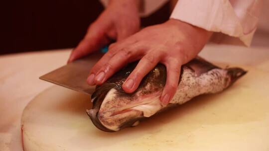 厨师切胖头鱼鱼头视频素材模板下载