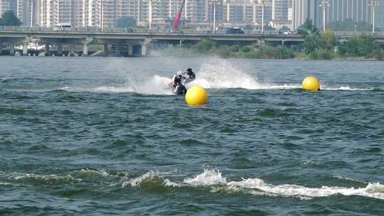 水上摩托艇比赛冲浪激情乘风破浪