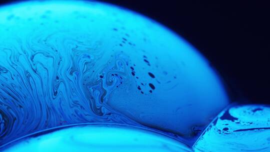 显微镜下的蓝墨水成像