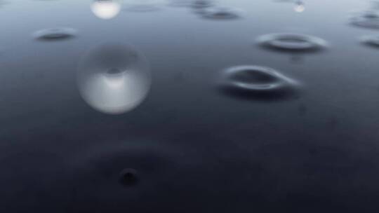 抽象雨滴水滴滴落水面生成涟漪创意动态视频