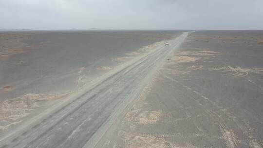 敦煌戈壁滩 沙漠 越野车行驶 航拍视频素材