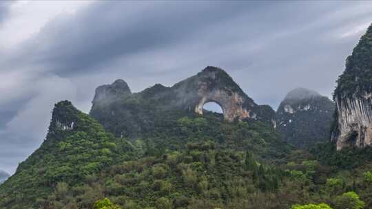 云海中的月亮山 空中俯瞰壮美景观