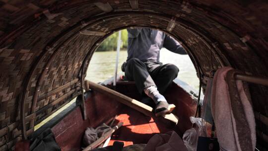 浙江绍兴柯岩景区乌篷船与水上风景视频素材模板下载