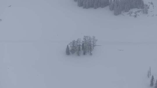 航拍新疆喀纳斯雪景