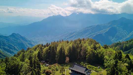 夏天绿色高山山顶风景航拍