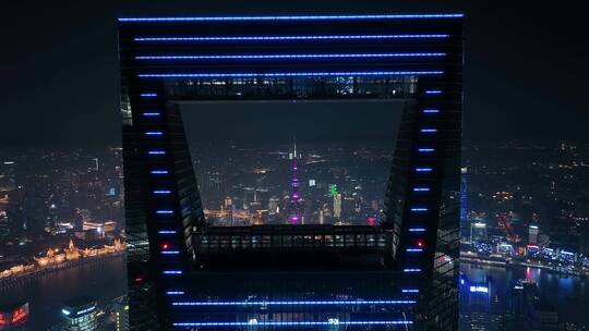 航拍穿越上海环球金融中心