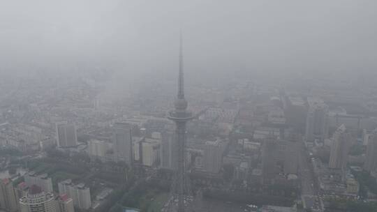 4K哈尔滨龙塔雨中穿云航拍