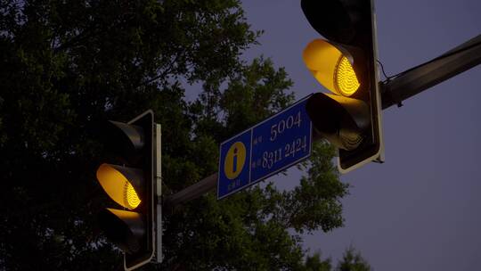 2023广州天河红绿灯写字楼加班夜景